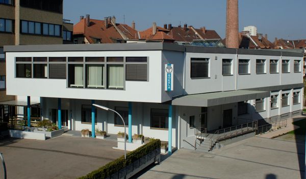 Bokela Geschichte Gebäude 2009